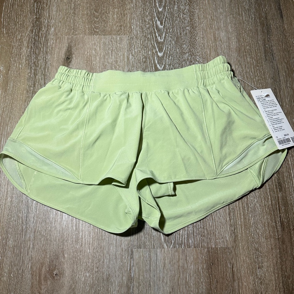 Lululemon Hotty Hot Low Rise Lined Short 2.5”